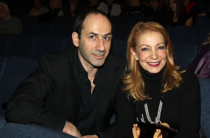 b9be6efd3d294bb7080ea79669659384 L.jpg