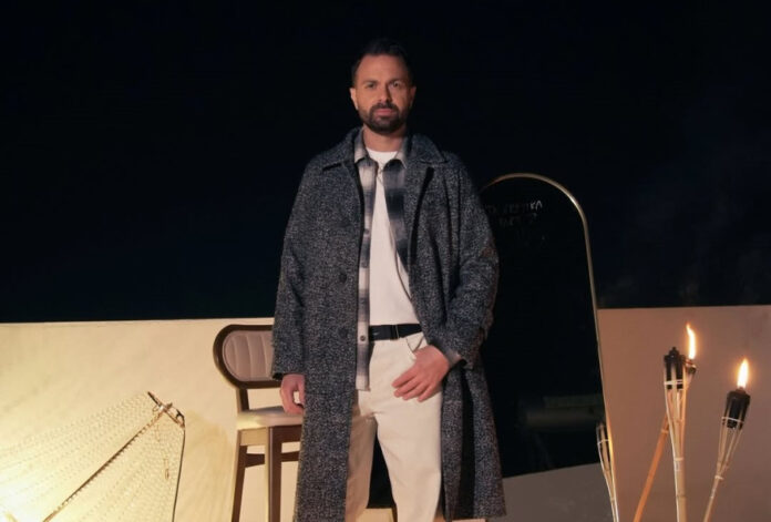 c1d0e58cc07beaf91731f02f47d82d8f L.jpg