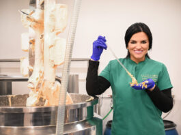 Δήμητρα Κατσαφάδου: Η επιστροφή της στο Μενίδι από όπου ξεκίνησε και ο τρόπος που έχτισε την αυτοκρατορία της d0a7945fbc7c675457e2a5d2057d19cb L.jpg