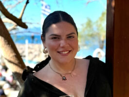 Δανάη Μπάρκα: Κόλλησε… Μπομπ ο Μάστορας και ψάχνει ξυλουργείο για συνεργασία d7ef9934b39897745f498f9ca6ff28de L.jpg