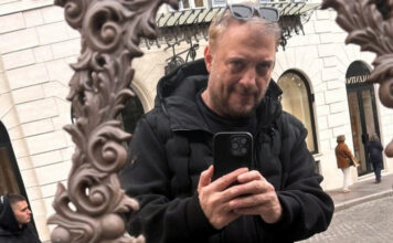 ee56439eb72d8ed1e7ff1109f5d59bd7 L.jpg