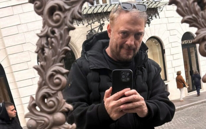 ee56439eb72d8ed1e7ff1109f5d59bd7 L.jpg