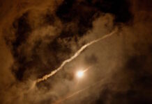 Το Ιράν απειλεί με πλήγματα όλα τα οικονομικά κέντρα της Μέσης Ανατολής – Διαψεύδει επίθεση στο Ομάν iran missiles reuters 1200x630.jpg