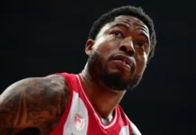 Tαϊρίκ Τζόουνς: Νέο βίντεο που δείχνει ξεκάθαρα τη χειρονομία του στην εξέδρα του Παναθηναϊκού jones2 1200x630.webp.webp