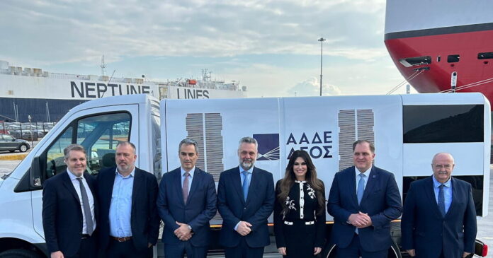 kimberly guilfoyle peiraias 1200x630.jpg