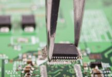 Η έλλειψη Ηλίου λόγω του πολέμου στο Ιράν απειλεί ακόμα και την τεχνητή νοημοσύνη – Απαραίτητο για μαγνητικές τομογραφίες, μικροτσιπ, smartphones ακόμα και στη NASA microchip 1200x630.jpg