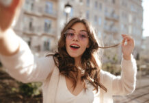 Milky brunette: Η πιο cool καστανή απόχρωση της άνοιξης milky brunette 1024x683.jpg