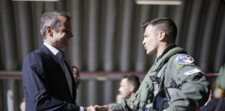 mitsotakis kipros pilotoi f16 vasiki 1200x630.jpg