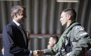 mitsotakis kipros pilotoi f16 vasiki 1200x630.jpg