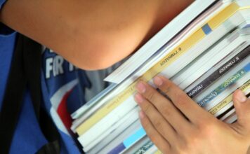 sxolika vivlia 1 1200x630.jpg