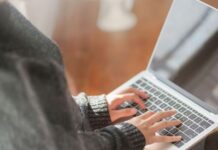 Ψηφιακή Ενδυνάμωση: Μαθήματα ίντερνετ για ηλικιωμένους – Όλες οι λεπτομέρειες ypologistis 1.jpg