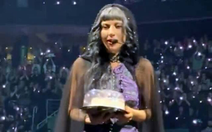 0c127085761378979394666e500801c4 L.jpg