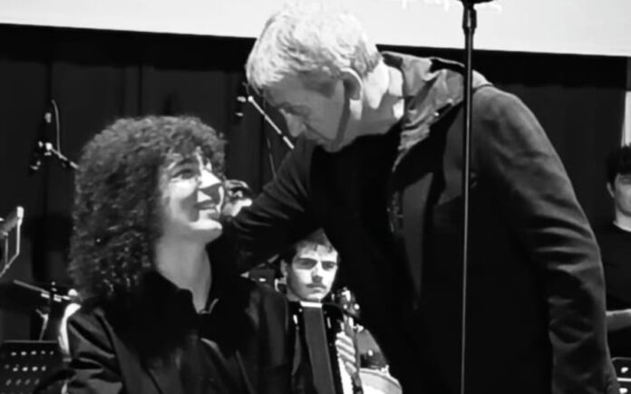 0e0fc743c1862243f135a3708dbf8f8e XL.jpg