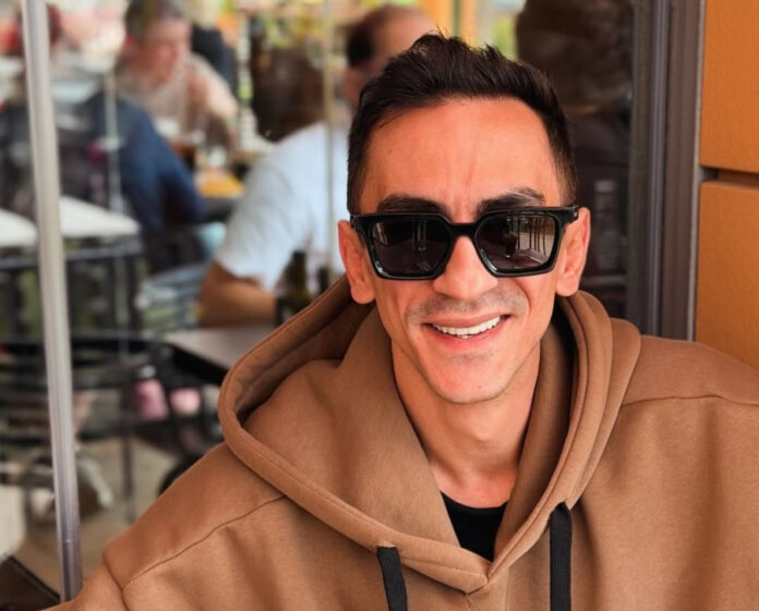 12b6932e1dbf4d954f59586ddc136906 L.jpg