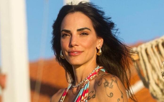 1a59a2e77d7f5a7d39f7b2032003f9de L.jpg