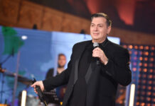 Νίκος Μακρόπουλος: «Αν και μεγάλη η διαφορά της ηλικίας μας, δεν μπορώ να φανταστώ τη ζωή μου χωρίς τη Γιούλη» 1d5c6408750571e5cd0d6b0bea7ad012 XL.jpg