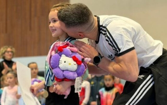 1e2086867c64f0e7de2edfc1fb55814a L.jpg