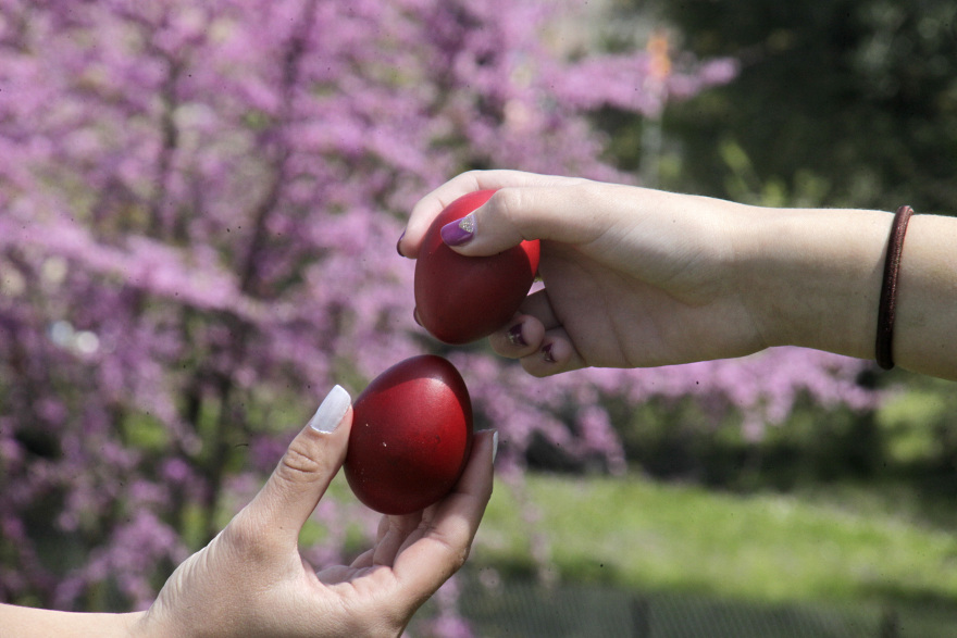 Πώς καθιερώθηκε ο εορτασμός του Πάσχα: Οι τρεις «Αναστάσεις» και έθιμα από όλη την Ελλάδα
