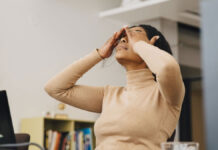 Office air: Το viral skincare trend που εξηγεί τι παθαίνει η επιδερμίδα στο γραφείο 32365.jpg