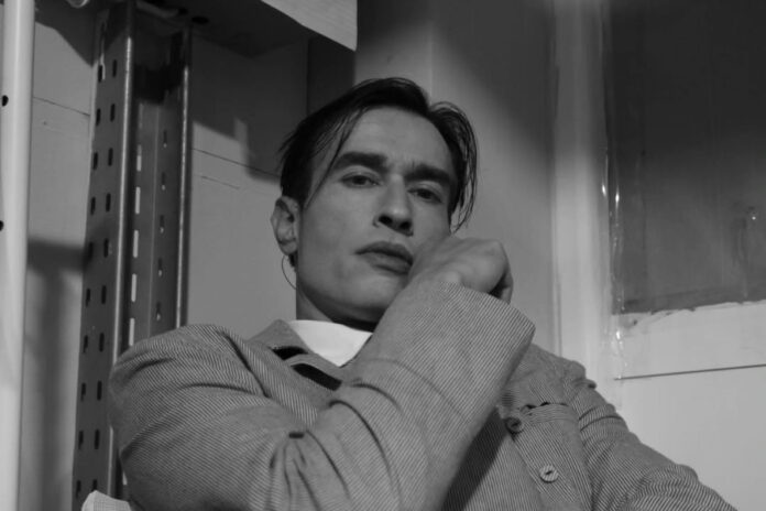 35c249414fbeabef49e6d67db913e7ee L.jpg