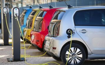 Kinoumai ilektrika 1 1.jpg