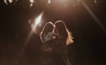 Ntantades tis geitonias.jpg