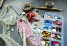 DIY decor: Πώς να δημιουργήσετε αυτόν τον ultra trendy τοίχο με chrome «βότσαλα» a320828e683e9513de5e3e60fd48669b L.jpg