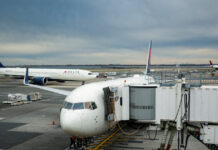 aeroplano aerodromio airport reuters 1200x630.jpg