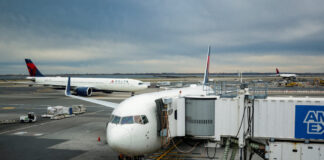 aeroplano aerodromio airport reuters 1200x630.jpg