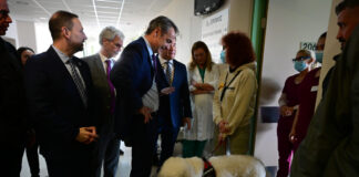 episkepsi mitsotaki nosokomeio metaxa skilos therapeias1 1200x630.jpg