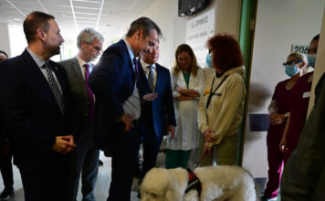 episkepsi mitsotaki nosokomeio metaxa skilos therapeias1 1200x630.jpg