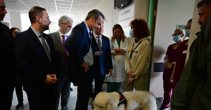 episkepsi mitsotaki nosokomeio metaxa skilos therapeias1 1200x630.jpg