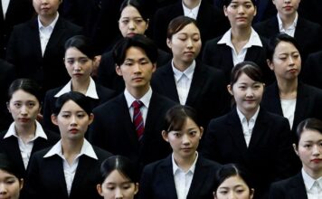 japan toky ergazomenoi reuters 1200x630.jpg