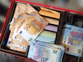 Γλυφάδα: 44χρονος αλλοδαπός παρίστανε τον επενδυτή και «άδειαζε» πορτοφόλια, συνελήφθη με Ερυθρά Αγγελία katerini plasta xartonomismata 2 1200x630.jpg