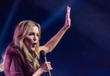 Οι γυναίκες του MAGA βγαίνουν μπροστά, παίρνουν το μικρόφωνο και αμφισβητούν τον Τραμπ megyn kelly 1200x630.jpg