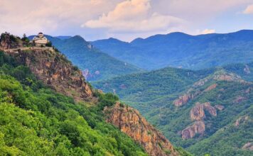 moni metamorfoseos 1200x630.jpg