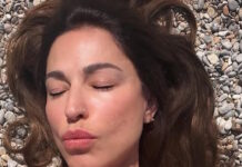 Κατερίνα Παπουτσάκη: Πάσχα στο Αγκίστρι και πόζες σε παραλία του νησιού που μαγνήτισαν τα βλέμματα papoutsaki arxiki 1200x630.jpg