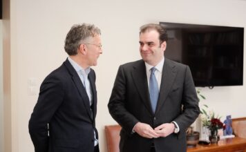 pierrakakis Dijsselbloem.jpeg