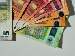 Bloomberg: Στο 4,9% το πλεόνασμα του 2025 για την Ελλάδα – Τι αναφέρει για τα νέα μέτρα στήριξης pleonasma 1 1.jpg