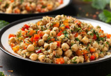 Σαλάτα κινόα με λαχανικά και ρεβίθια revithia.jpg