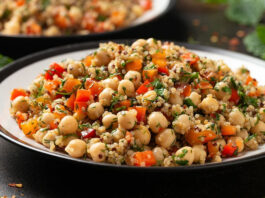 Σαλάτα κινόα με λαχανικά και ρεβίθια revithia.jpg