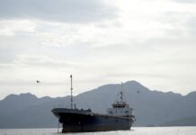 Bloomberg: Το Ιράν εξετάζει «πάγωμα» ναυσιπλοΐας στο Ορμούζ για να μην τιναχθούν στον αέρα οι συνομιλίες με τις ΗΠΑ strait of hormuz 1200x630.jpg