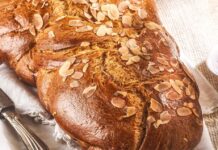 Πάσχα: «Τσουχτερές» οι τιμές σε κουλούρια και τσουρέκια – Με μέτρο οι αγορές των καταναλωτών tsoureki 1.jpg