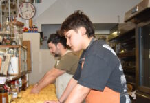 Μυτιλήνη: Το ξεχωριστό τσουρέκι ζαχαροπλαστείου και η άγνωστη ιστορία της συνταγής του tsoureki apeempe 1200x630.jpg