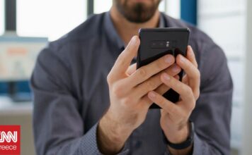 202c3c0b using smartphone og.jpg