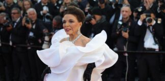 joan collins1 1200x630.jpg