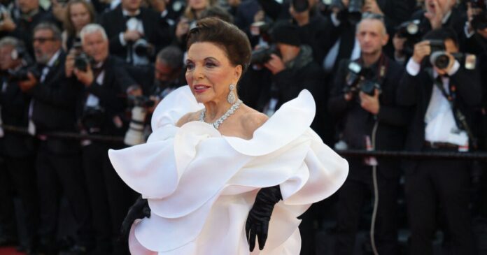 joan collins1 1200x630.jpg
