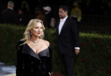 kate moss1 1200x630.jpg