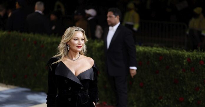 kate moss1 1200x630.jpg