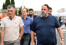 Ο Βαγγέλης Μαρινάκης με τον Χοσέ Λουίς Μεντιλίμπαρ στο T- Center για τον ημιτελικό του Ολυμπιακού με τη Φενερμπαχτσέ marinakis mendilibar 1200x630.jpg